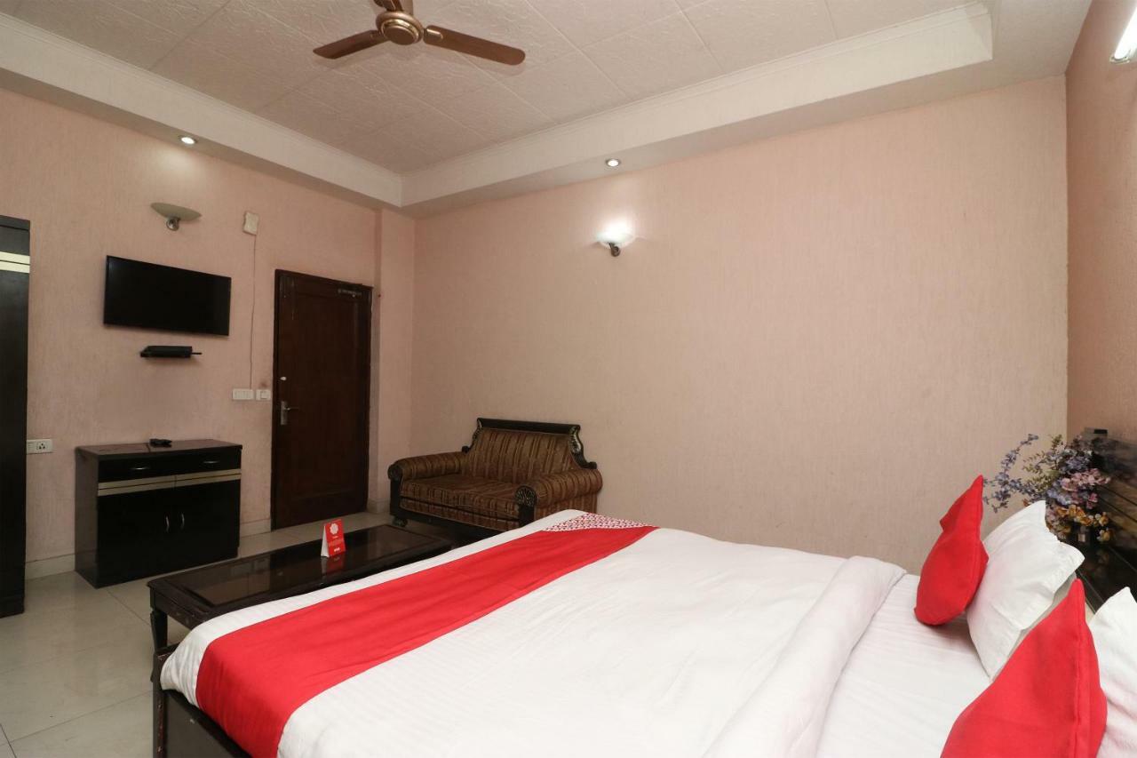 Oyo 24672 Bharat Guest House Delhi  Exterior photo